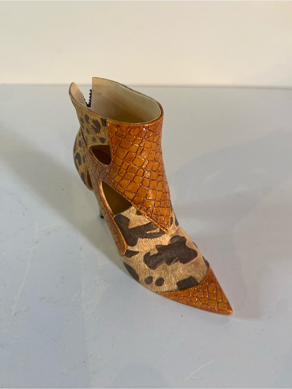 Miniature "Savage" Just The Right Shoe 
By Raine 2005
